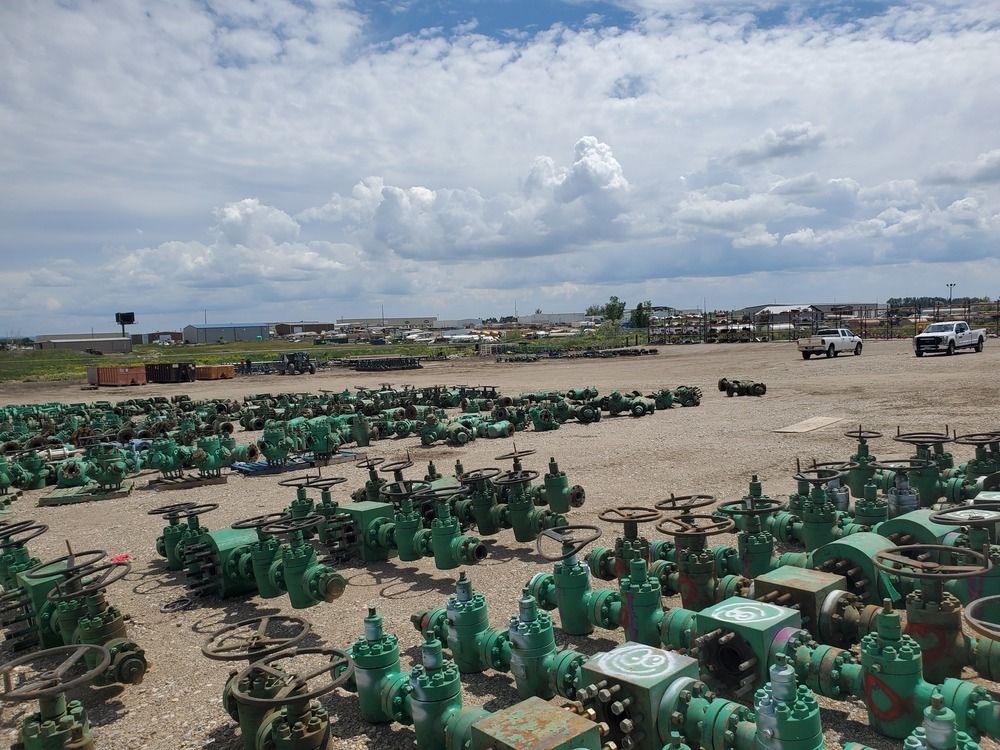 ± 15,000 SF shop, office & ± 7 acre yard | Former Weir Oil & Gas Facility: 14082 49th Rd NW, Williston, ND 58801